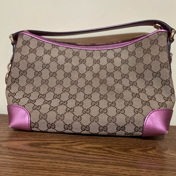 Gucci GG Canvas Heartbit Small Hobo Bag - Picture 15 of 16